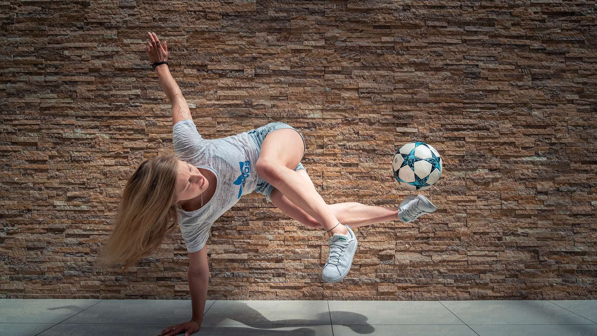 她的成就不 她的成就不